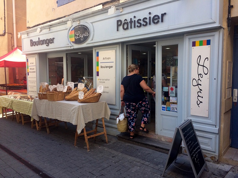 Store front of Boulangerie Patisserie Leyris in L'Isle-sur-la-Sorgue, France