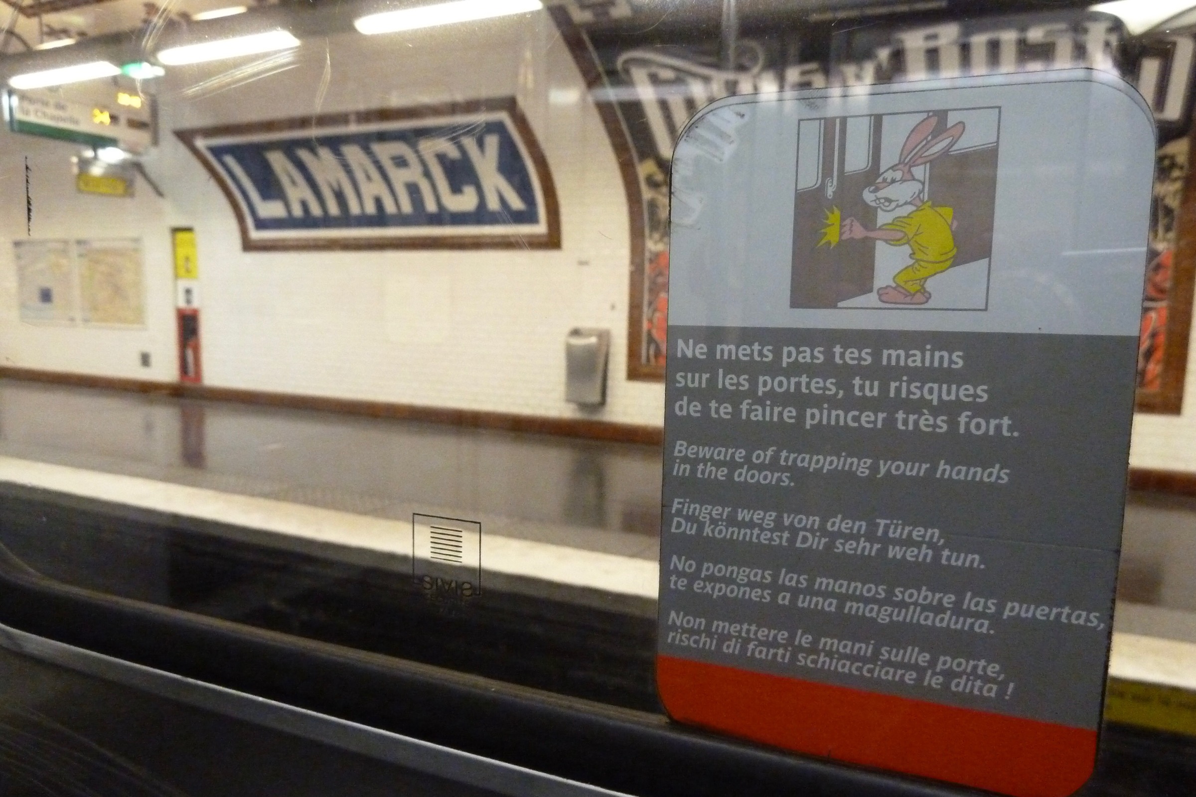 Metro warning, Paris, France