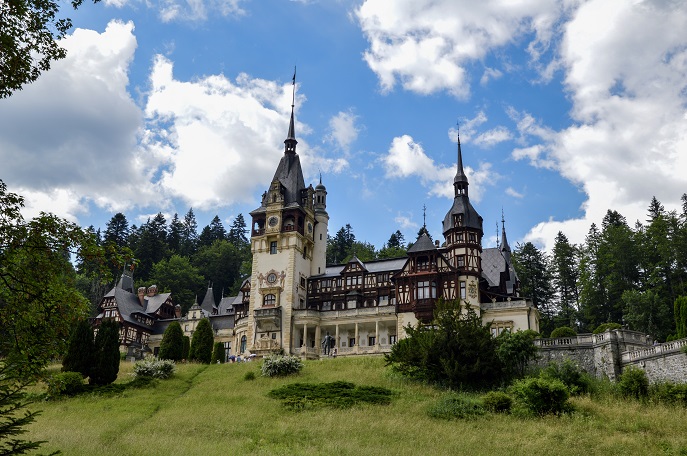 Day trip from Brasov to Peles Castle in Sinaia, Romania