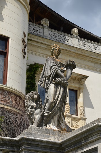 Day trip from Brasov to Peles Castle in Sinaia, Romania