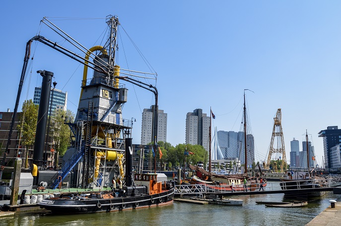 A large crane and ships in the Rotterdam Leuvehaven