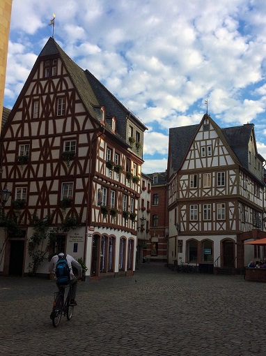 Two half-timbered houses in the Kirschgarten in Mainz