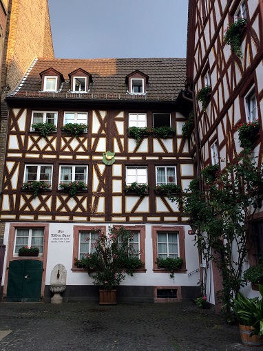 Inner court of a half-timbered house in the Kirschgarten in Mainz
