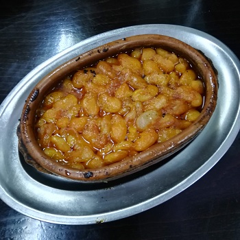 Small dish of baked beans: tavce gravce in Skopje, North Macedonia