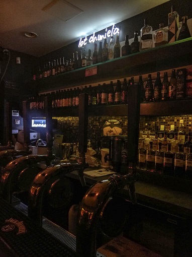 The bar including taps and bottles at Lot Chmiela in Poznan