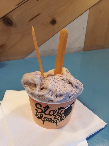 Belgrade food: cup of ice cream at Crna ovca