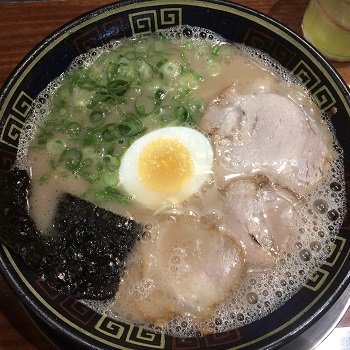 Bowl of kurume style ramen at Kurume-Taiho in Fukuoka