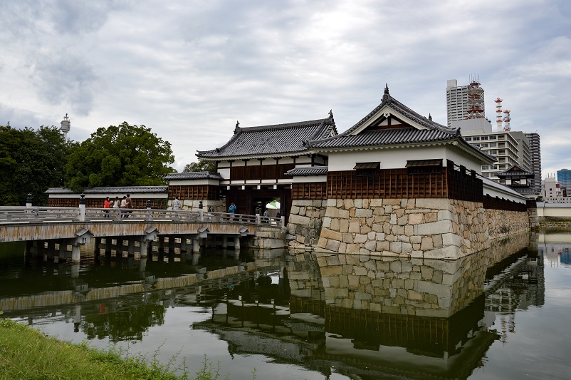 Hiroshima Castle with its moat and bridge