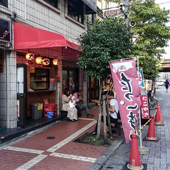 The front of Takoyaki Nanchang, a great place for cheap eats in Tokyo
